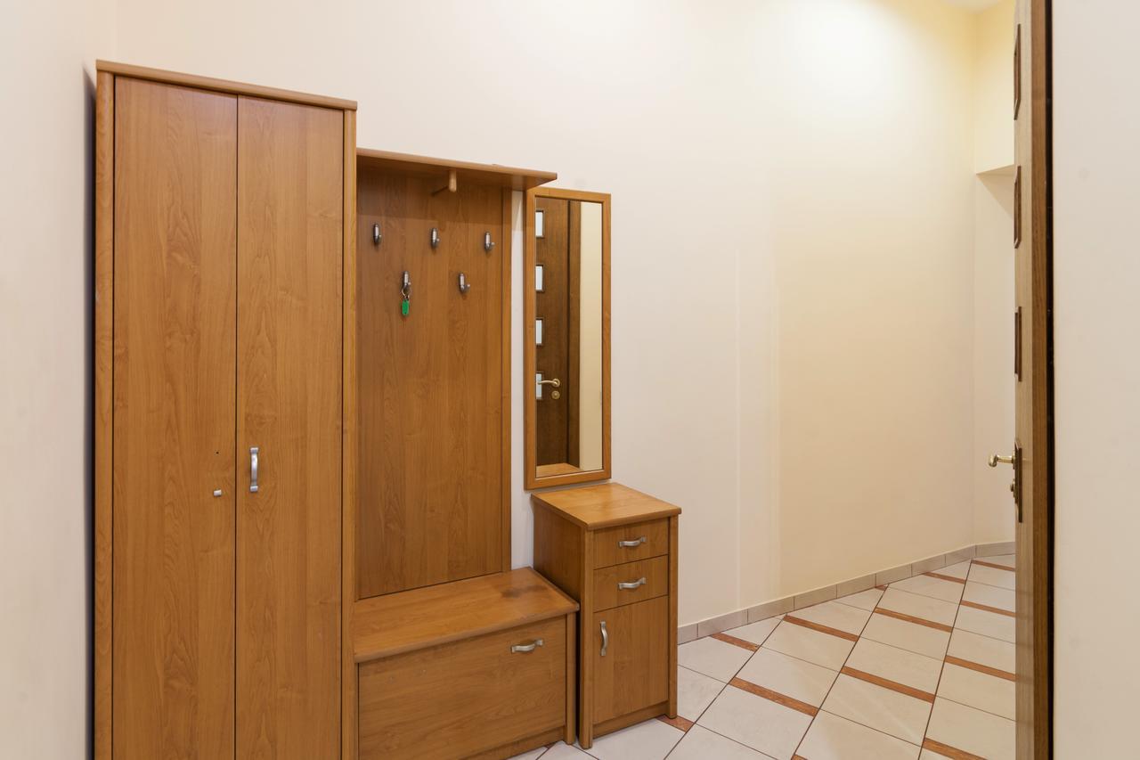 Апартаменты Двухкомнатные Для 6Х Около Парка В Центре Lviv Buitenkant foto